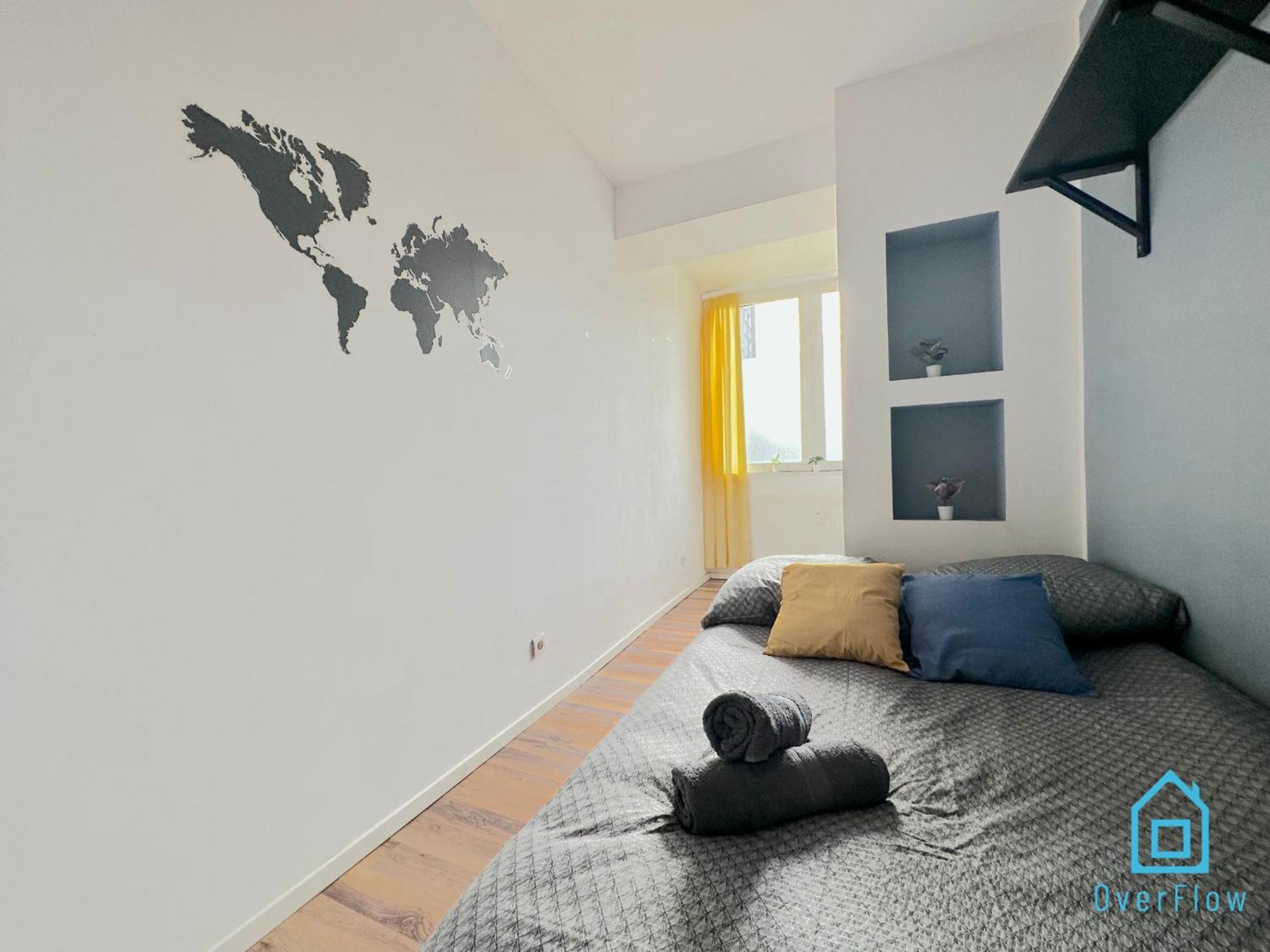 World - 10 Minutes To Old Town & Seaside Habitación en casa particular Gdansk